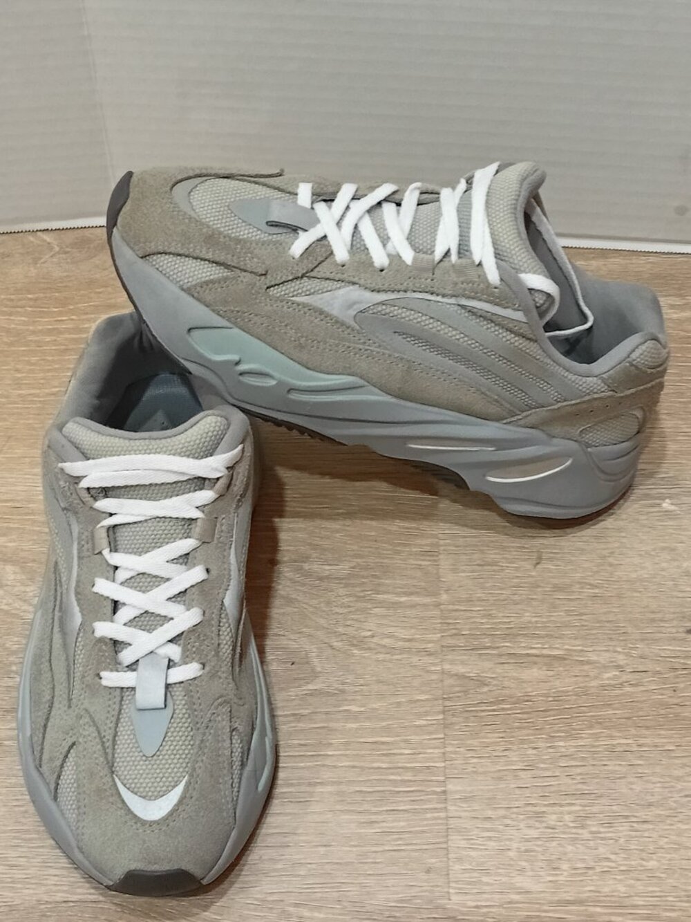 Adidas Yeezy Boost 700 V2 Hospital Blue Men's Size 7.5 Pre-owned Great Condition